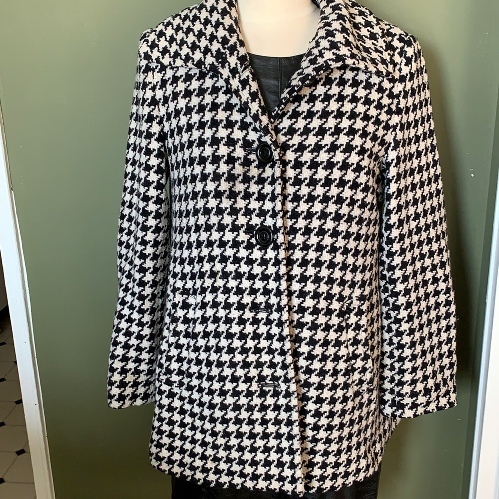 Adorable Black and White Tweed Swing Coat size XS